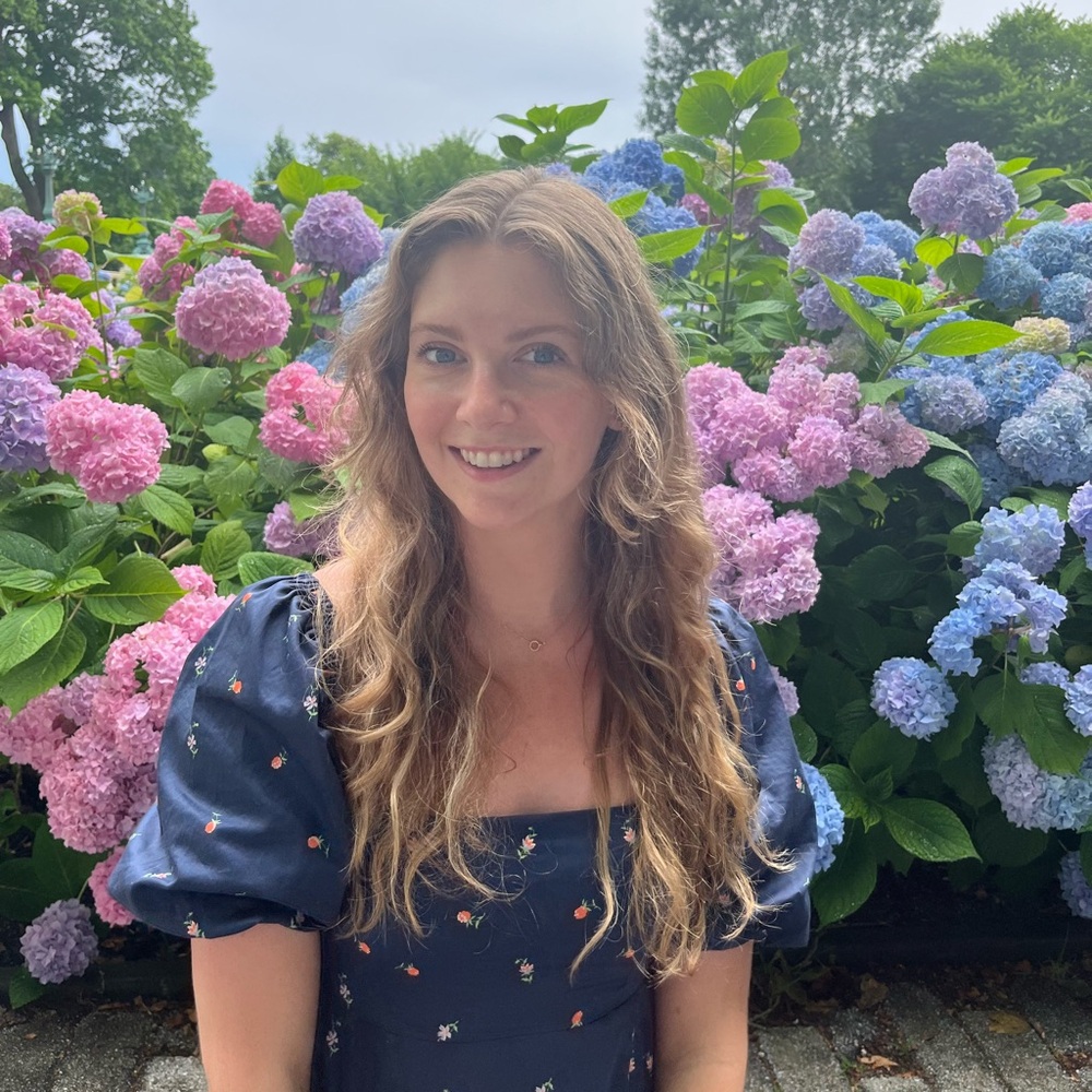 Meet your Posher, Holly.